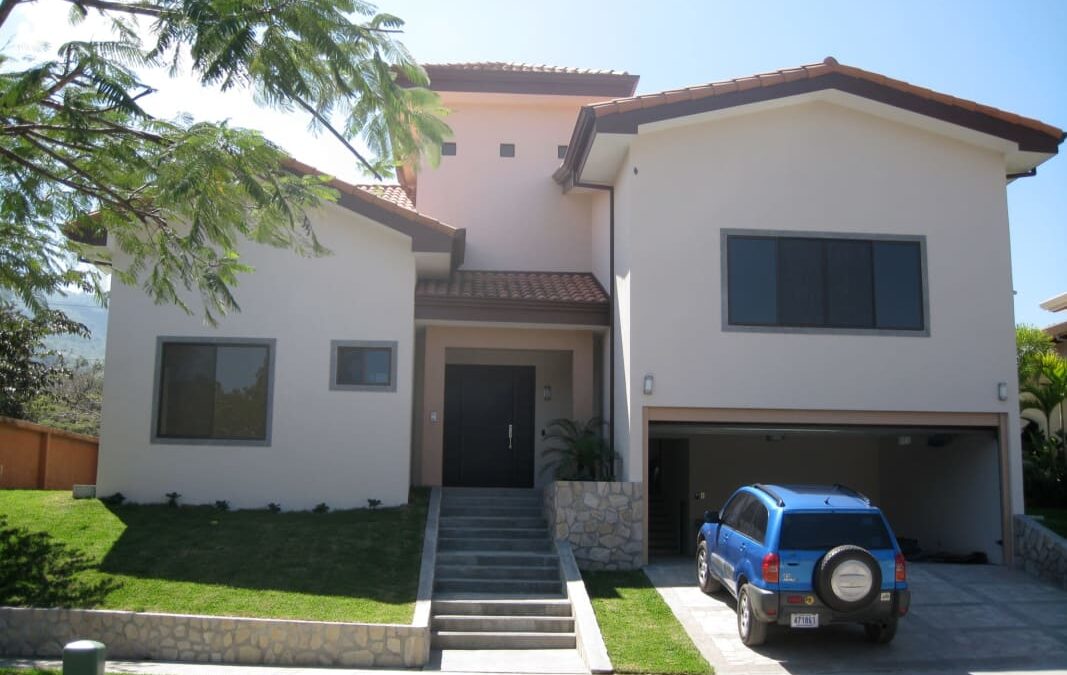 Casas en Santa Ana | Rio Oro, Santa Ana-Preciosa Casa super amplia.